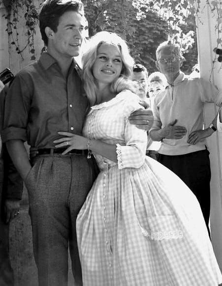 robe-mariee-vichy-brigitte-bardot-e1568887357840